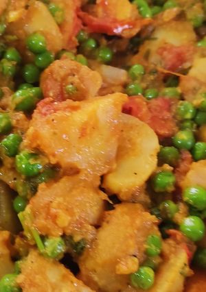आलू मटर भाजी(aloo matar bhaji recipe in hindi) रेसिपी मुख्य फोटो