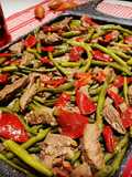 Émincé de bœuf aux échalotes, haricot verts et piquillos
