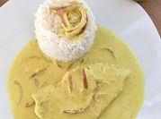 Une photo de riz filet poulet