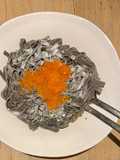 Spaghettis à l’encre de seiche et œufs de saumon