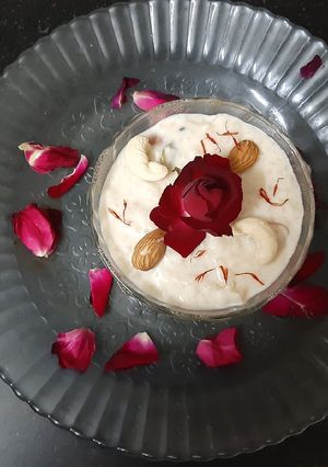 A picture of Kesri meva kheer.