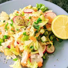 A picture of Crunchy salad.