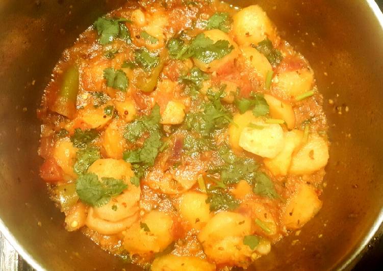 Steps to Prepare Any-night-of-the-week Balti Aloo Curry(Potato Bowl Curry)🍜