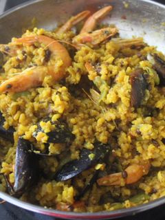 Una foto de Arroz frito con gambas y mejillones