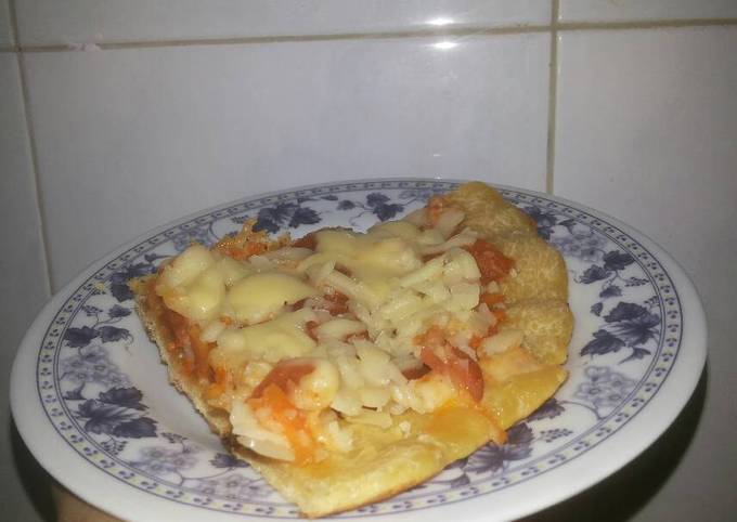 Resep Pizza Teflon Crispy Sosis Keju (recook Wahyu Nur Fitriani) Oleh