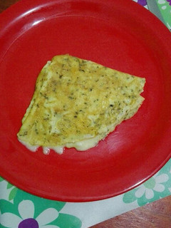 Una foto de Omelette con jamón, queso y provenzal 😋👌