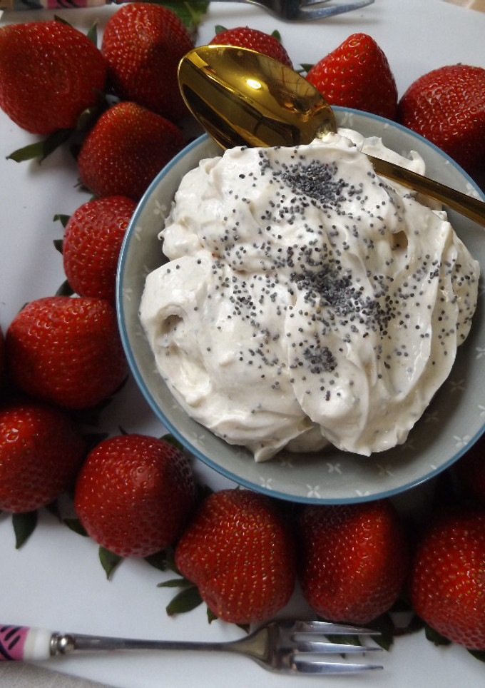 Una foto de Fresones con crema de seda
