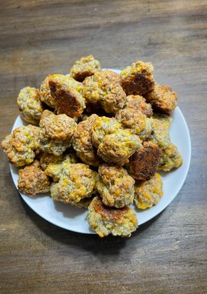A picture of Sausage balls.