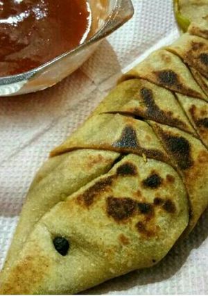 A picture of Fish wrap paratha with noodles filling.