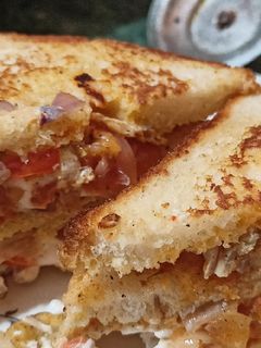 ग्रेवी ब्रेड ऑमलेट(Gravy bread omelette recipe in Hindi) रेसिपी मुख्य फोटो