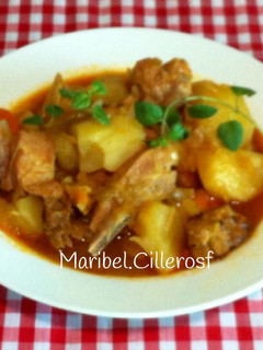 Una foto de Costillas con patatas