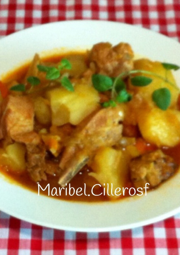 Una foto de Costillas con patatas