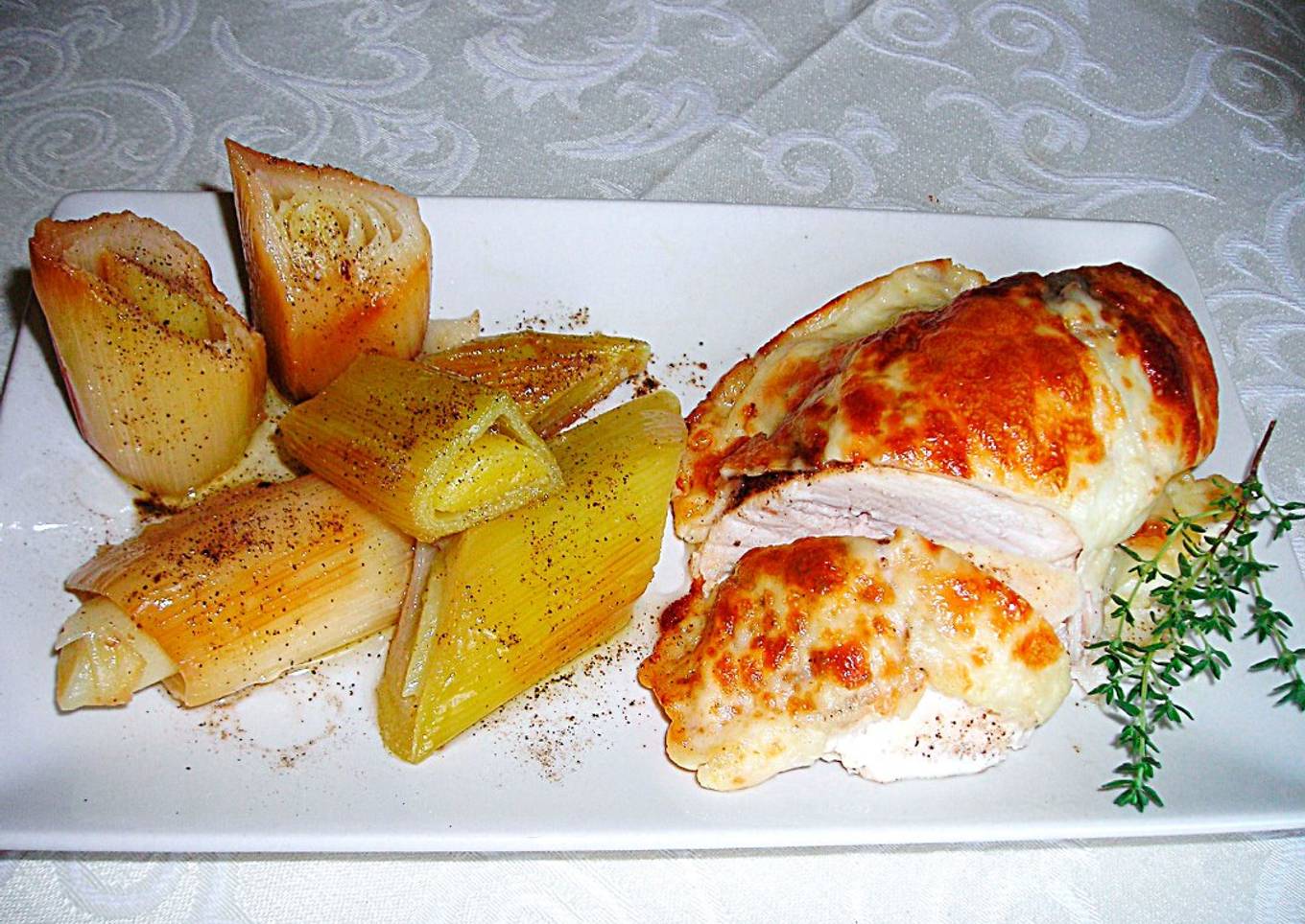 Chicken breast with minced cheese and leeks - easy