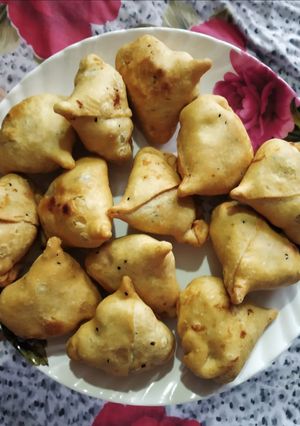 A picture of Homemade Samosa.