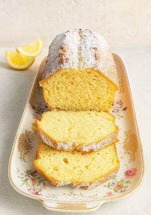 Una foto de Cake de limón entero