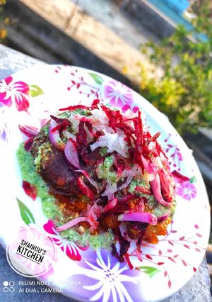 A picture of Aloo tikki chaat.