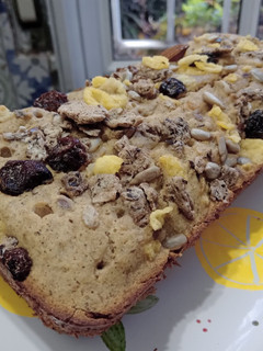 Una foto de Budín de banana y granola🍌 sin tacc