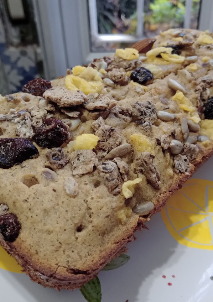 Una foto de Budín de banana y granola🍌 sin tacc