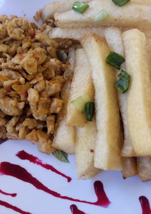 A picture of Fried yam with scrambled egg.