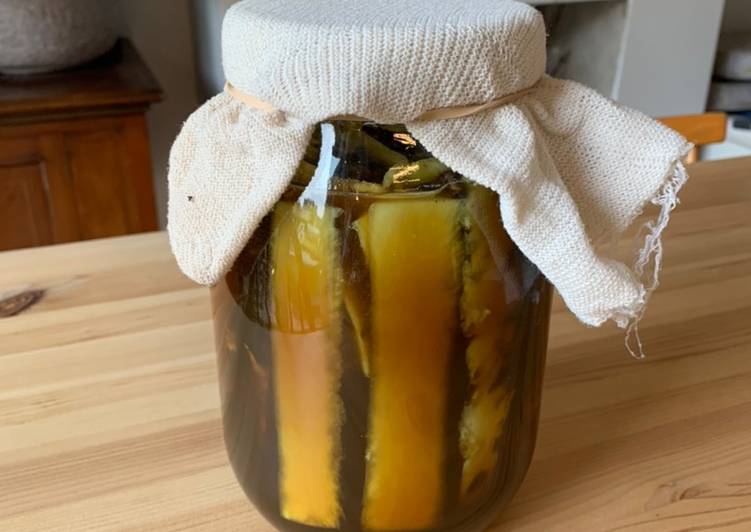 Tepache experiment - fermented pineapple drink