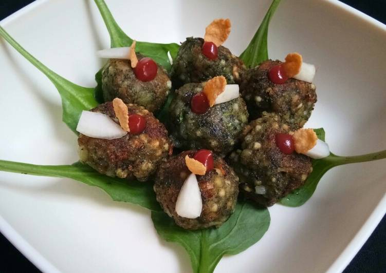 Steps to Prepare Perfect Spinach Potato Corn Flakes Sago Balls