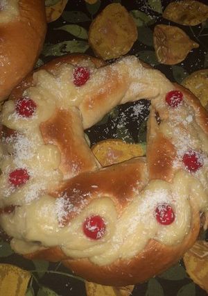 Una foto de Rosca de Pascuas rellena