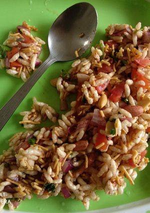 A picture of Bhel puri.