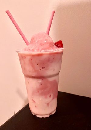 รูปของ Strawberry yogurt smoothie