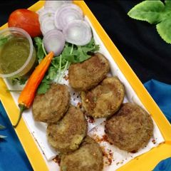 A picture of Shami kabab serve with chutney.