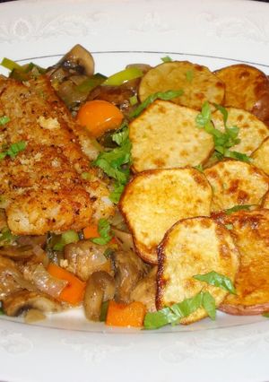 A picture of Broiled pollock with leeks and cremini mushrooms.