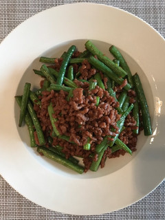 Una foto de Carne picada y judías con salsa de soja