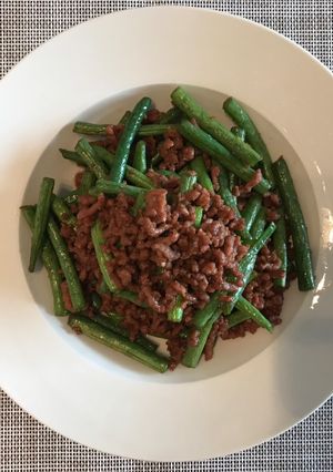 Foto principal de Carne picada y judías con salsa de soja