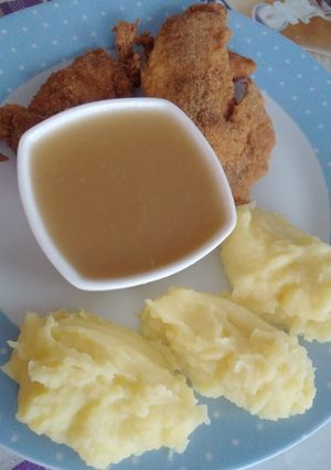 Rántott hús, krumplival, almaszósszal recept fotója