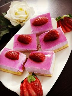 عکسی از دستور کیک ژله توت فرنگی