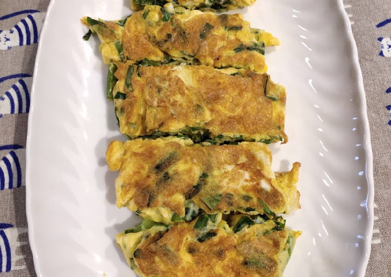 Pan Fry Eggs with Green Chives