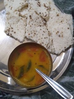 રવા ઈડલી (Rava Idli Recipe In Gujarati) રેસીપી મુખ્ય ફોટો