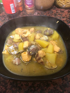 Una foto de Guiso de salmón y almejas!!