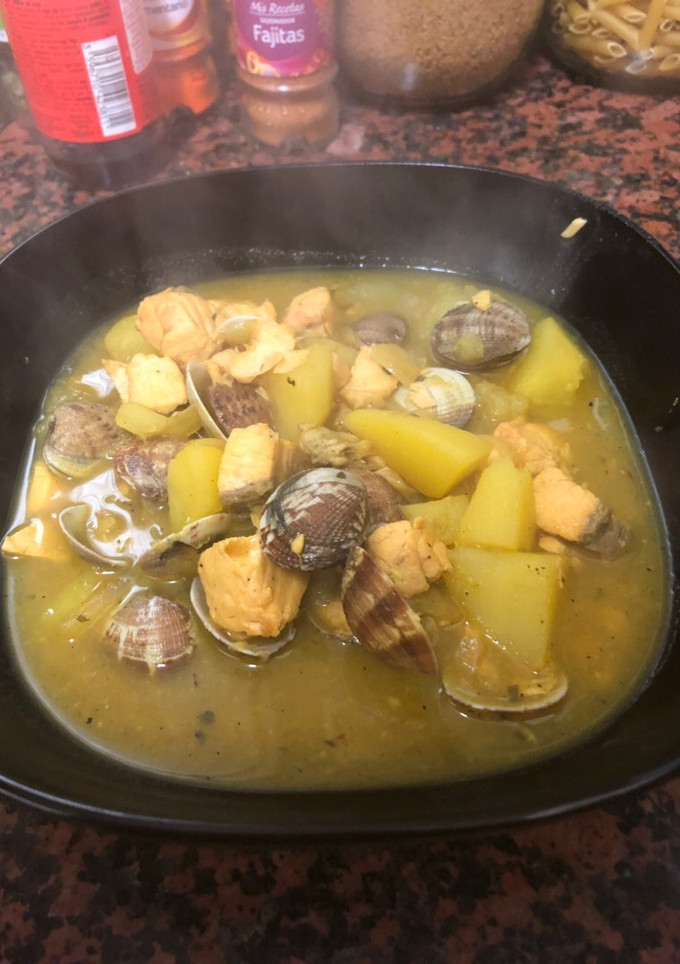 Una foto de Guiso de salmón y almejas!!