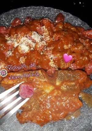 Una foto de Ñoquis de remolacha y papa
