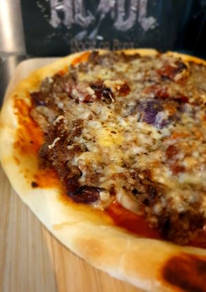 Une photo de Pizza boeuf & tomates séchées