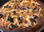 Une photo de pizza thon
