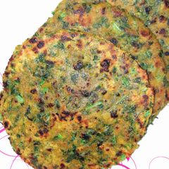 A picture of Sarson saag paratha.