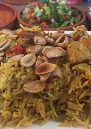 صورة لوصفة رز بالدجاج بخلطه الفاهيتا