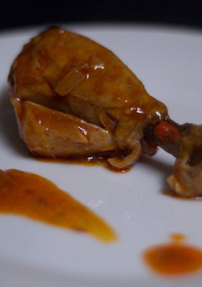 Una foto de Pollo con salsa de curry y tomate