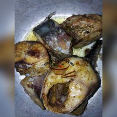 A picture of Fried fish.