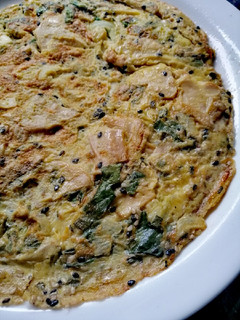 Una foto de Tortilla de champiñones y espinaca