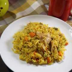 Una foto de Arroz con pollo especiado