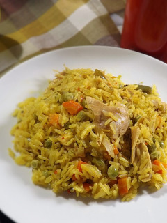 Una foto de Arroz con pollo especiado