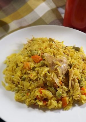 Una foto de Arroz con pollo especiado