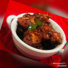 A picture of Whosayna’s Crispy Chicken topped with Hot and Sweet Sauce.